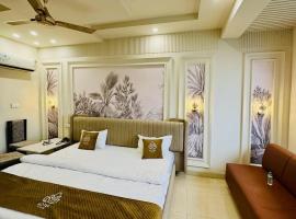 Hotel H Plus，位于Kurukshetra的酒店