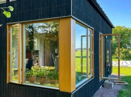Small House Amongst Apple Trees Near Vättern，位于Ödeshög的酒店