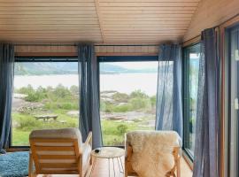 Enjoy Outstanding Fjord View In Vestlandet，位于Hervik的酒店