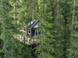 Unique Treetop Cabin In Forest, Lårdal