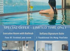 Sofiana My Khe Hotel & Spa - Rooftop Pool Bar - Free 01 Draught Beer and 20-minute Spa per Room，位于岘港的酒店