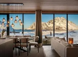Secluded Lodge - Stunning Views!