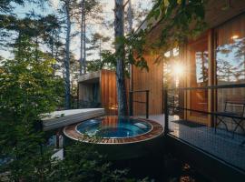 Theodosius Forest Village - Glamping in Vipava valley，位于维帕瓦的酒店