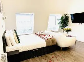 Fox House, Studio Apartments