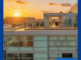 Liverpool City Centre Penthouse, Huge Balcony & Skyline Views, Secure Parking