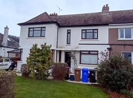 Kingsize Bedroom with Lovely Garden