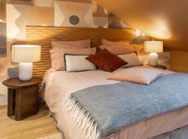 Maison en centre ville avec extérieur，位于贡比涅的酒店