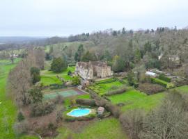 Haremere Hall - A Jacobean Estate of Grandeur，位于Etchingham的酒店