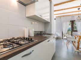 Countryside Villa Latin with Outdoor Swimming Pool，位于Plaški的酒店