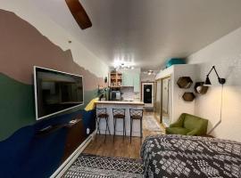 Sun Meadows Cozy Kirkwood Ski In out Studio，位于柯克伍德的酒店