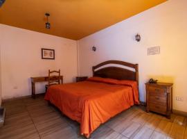 Mesón Real Hotel & Suites，位于San Roque的酒店