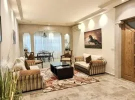 Spacious Apart, 2-min to beach & Old Souk
