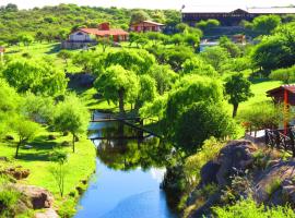 洛杉安卡雷斯度假村，位于米娜克拉韦罗的带停车场的酒店