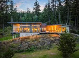San Juan Islands - Ocean Views, Fire Pit & BBQ Area