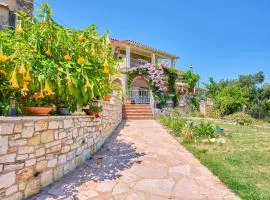 Bougainvillea Escape Cottage