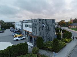 Hotel Cztery Korony，位于希雷姆的酒店