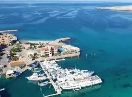 Club Cantamar Beach Hotel & Marina