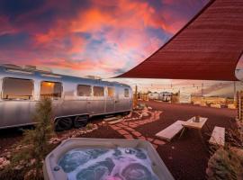 The Outpost Grand Canyon，位于威廉姆斯的酒店