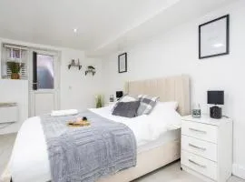 The HideAway#2 Studio, 1 mile to City, Parking & WiFi