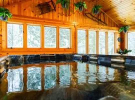 Creekside Chalet - Huge Indoor Spa