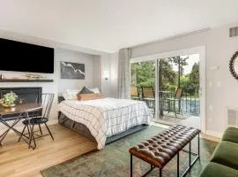 Cozy one-bedroom condo overlooking the Deschutes