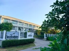 华富里府普拉维斯酒店