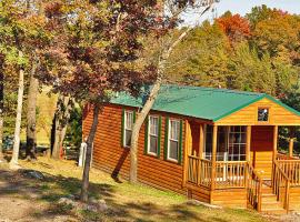 Arrowhead Camping Resort Deluxe Cabin 4，位于Douglas Center的度假园