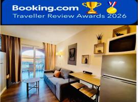 CAP ESTÉREL studio 4 pers équipé, belle vue Golf, centre village PIERRE & VACANCES , PARKING inclus et 5 PISCINES accès gratuit, CLIM, WIFI, TV, lave-vaisselle et lave-linge,four, plancha，位于圣拉斐尔的酒店