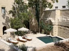 CAVA Urban Relais & Pool