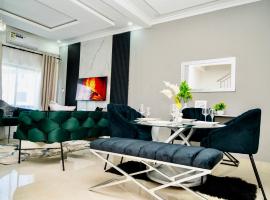 2nd street ibex Apartment，位于卢萨卡的带停车场的酒店