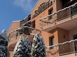 万神殿膳食公寓酒店，位于波亚纳布拉索夫的酒店