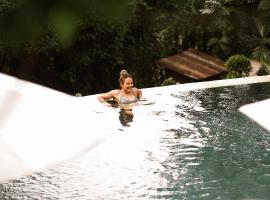 One More Wave Surf House Uluwatu，位于乌鲁瓦图的青旅