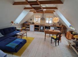 Lejlighed nær badesø，位于Årslev的酒店