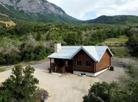 Cute Cabin with Mountain Views and King Bed