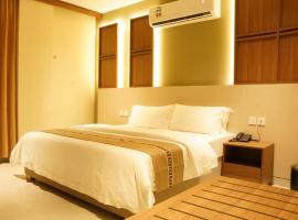 Jarzez Hotel Apartments Al Hail，位于锡卜的酒店