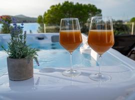 Beachfront house Miamore - 10 m from the sea，位于Mrljane的酒店