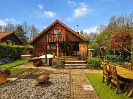 Le Petit Chalet avec hottub.