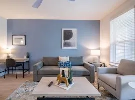 Landing Amazing 1BD Pool