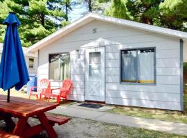 Cabin 5 | Heartland，位于Nevis的酒店