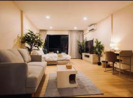 Ningle Place Hotel Pathumthani，位于Ban Pak Khlong Si的宠物友好酒店