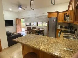 Fun in the sun, ground floor, 2 Bedroom, with pool, close to ocean