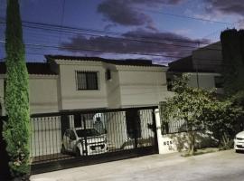 habitación independiente con entrada independiente，位于阿瓜斯卡连特斯的酒店
