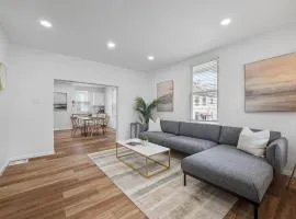 Pittsburgh Spacious and Modern Three Bedroom Apartment with Free Parking