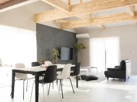 三重県観光の中間拠点津市k1 鈴鹿サーキット30分伊勢神宮60分 家族グループ旅行 広々駐車場