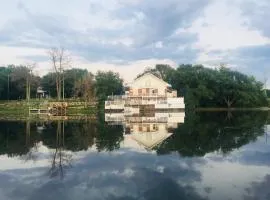 Unique Waterfront House 4 BDRs, Near MTL, Fishing