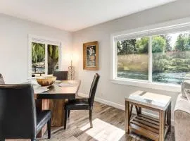 Riverfront cottage just steps from Deschutes River