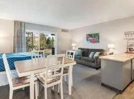 Newly Remodeled Top-floor Condo near Downtown Bend