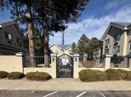 Comfort Inn & Suites，位于高尔顿的酒店