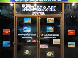 Dee-maak Hostel