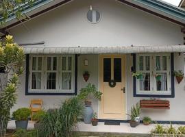 Tiny Art House with Garden，位于Godagama的酒店